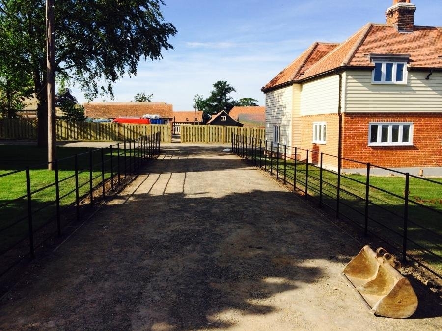 077ab55046ce80eaf9a3ddea999597ca_XL Parkland fencing used in new build housing