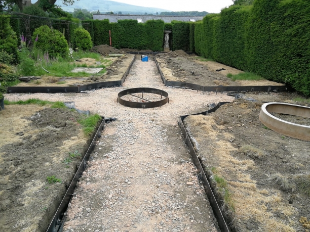 LEGACY STEEL EDGING FOR FORMAL GARDENS IN EAST SUSSEX