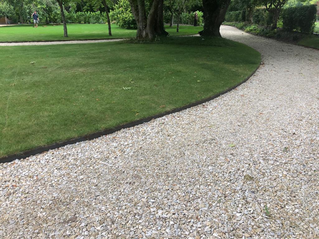 lawn/ gravel edging